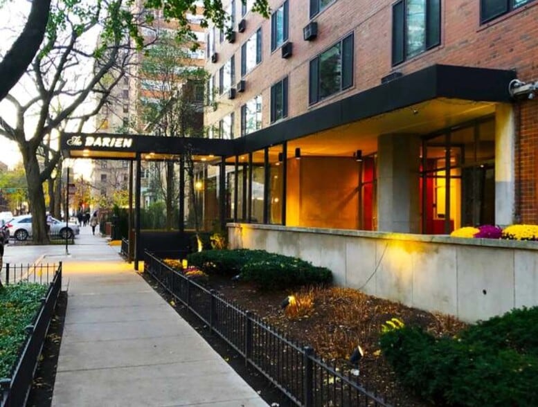 Building Photo - 3100 N Lake Shore Dr