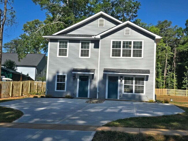 Building Photo - 2 Bedroom Townhomes Near Downtown Mebane for $1495