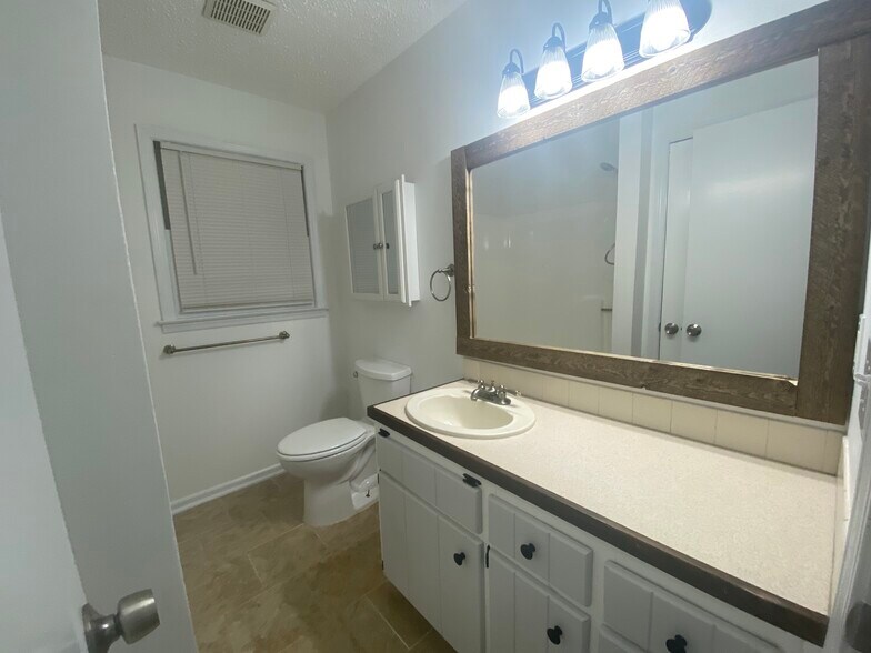 Building Photo - 195 N Etowah Dr