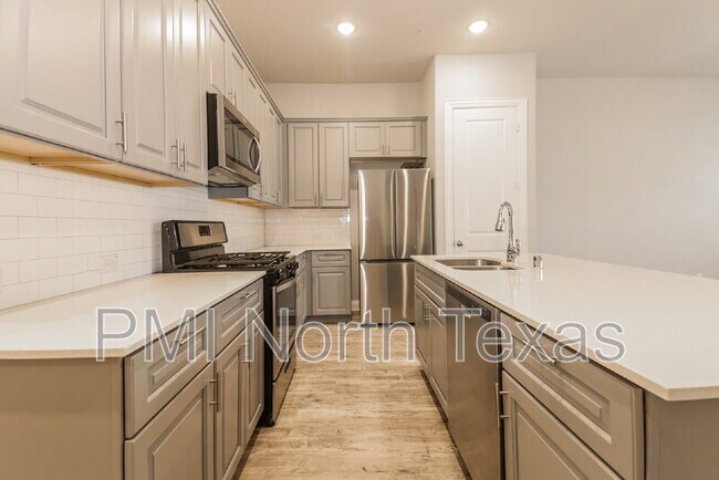 Building Photo - 4238 Shavano Dr