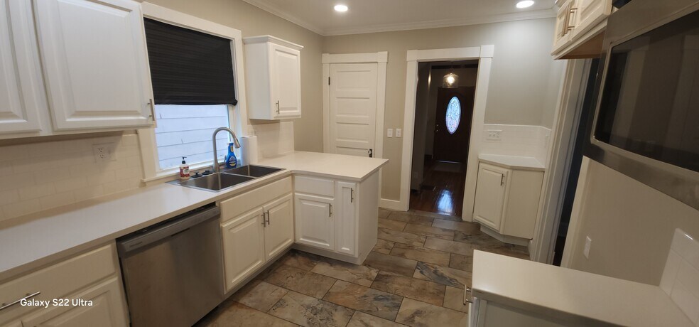 Building Photo - 524 Bowen St