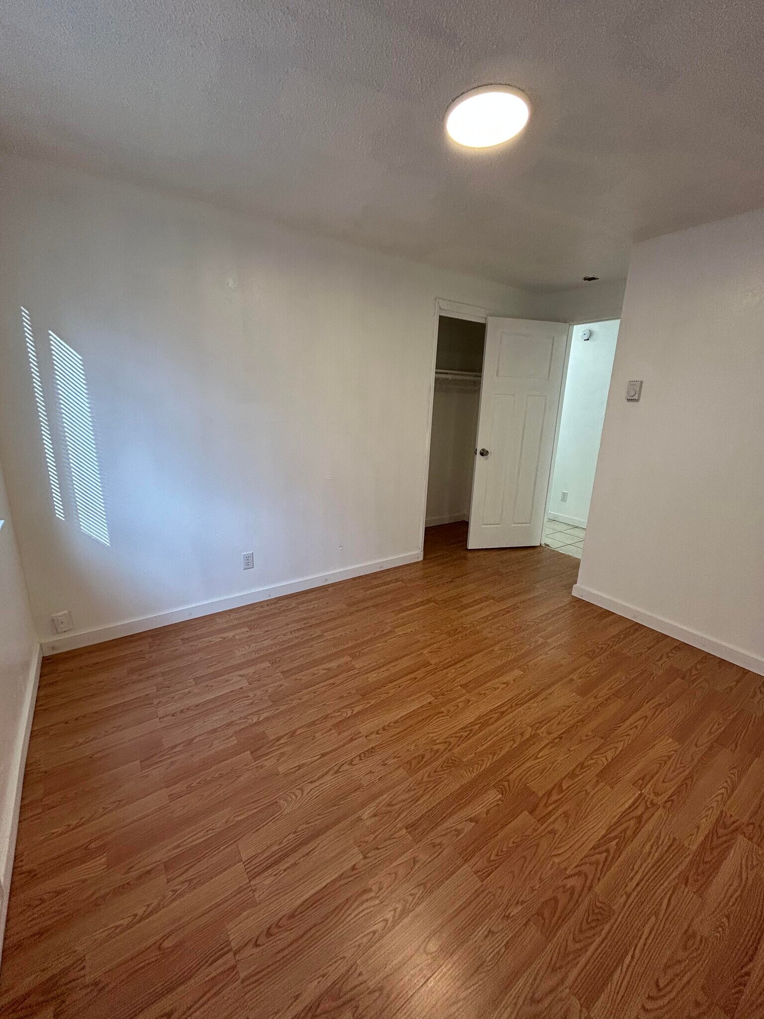 Building Photo - 4401 Saratoga Pl NE