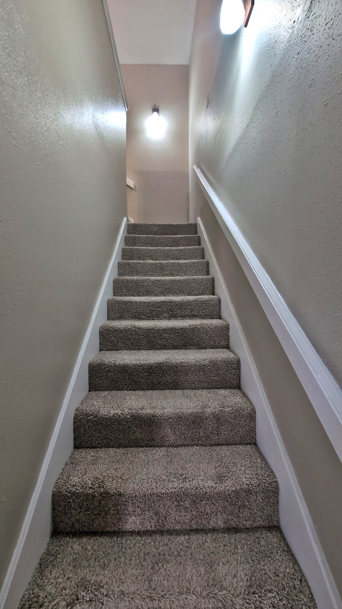 Building Photo - 1305 W Villa Maria Rd