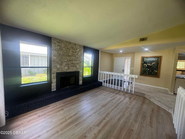 Building Photo - 1917 Goldenrod Way