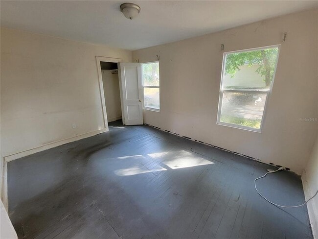 Building Photo - 5 Lucerne Cir