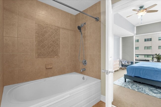 Building Photo - “Live Steps from Lake Eola in Thornton Par...