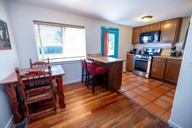 Building Photo - Modern Comfort with Fireplace & Yard | 2BR...