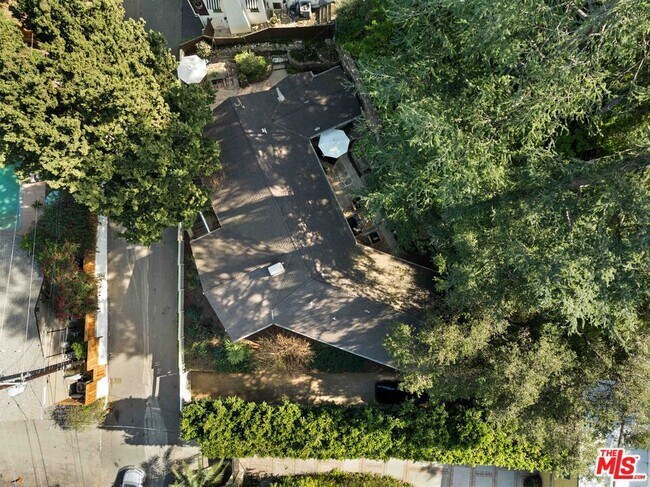 Building Photo - 8050 Jovenita Canyon Dr