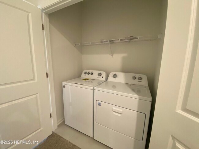 Building Photo - 269 Brandon Lks Dr