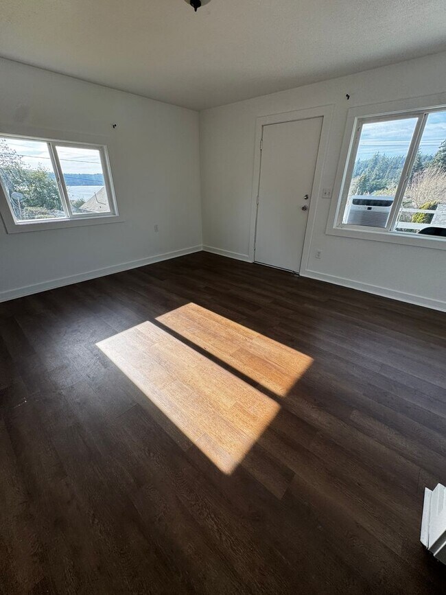 Building Photo - 3618 Madrona St