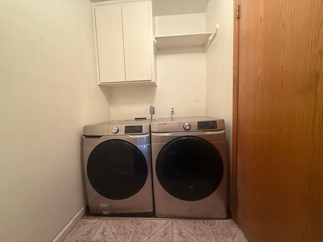 Building Photo - ***JUST REDUCED & MOVE-IN INSPECIAL!!!*** 3-bedroom, 2-bath home in Visalia, CA!