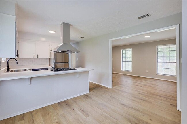 Building Photo - 642 Sweetgum St