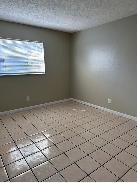 Building Photo - 2826 Green Acres Ave