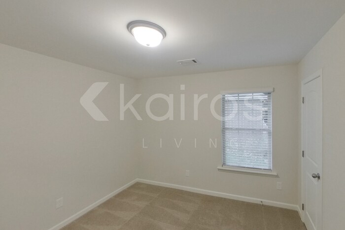 Building Photo - 553 Mt Airy Dr