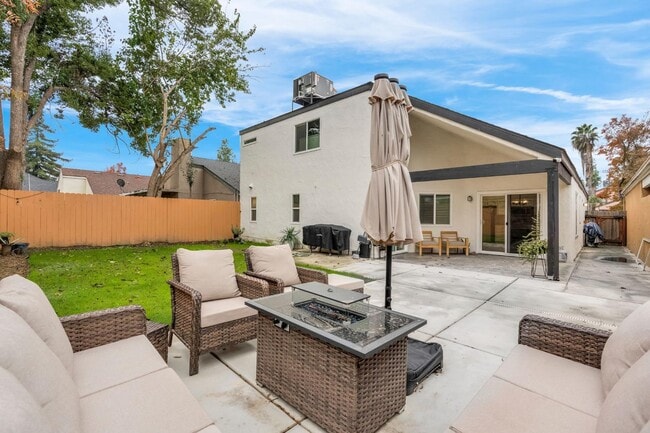 Building Photo - 3656 W Harvard Ave