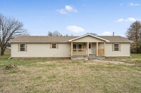 Building Photo - Completely remodeled | 3 Bedroom | 2 Bathr...