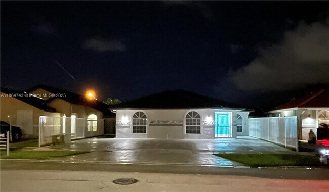 Building Photo - 5500 SW 142nd Pl