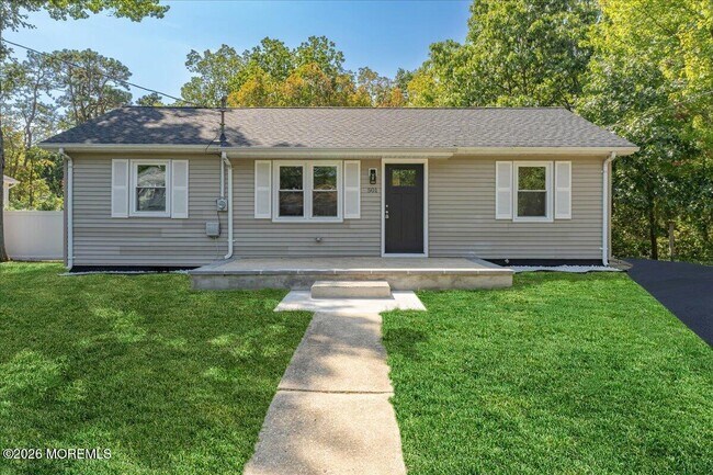 Building Photo - 501 Azalea Dr