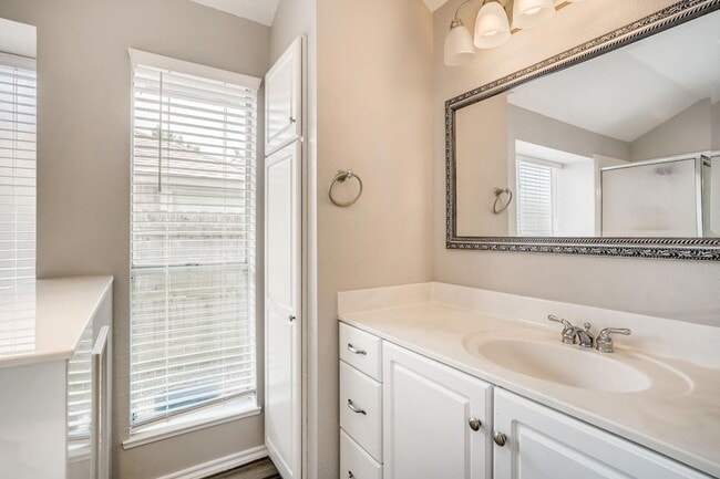 Building Photo - 607 Battlecreek Ln