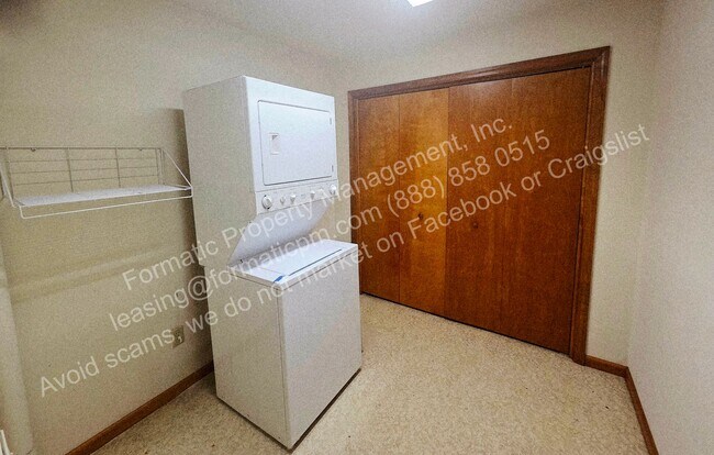 Building Photo - 157 N Gates Ave