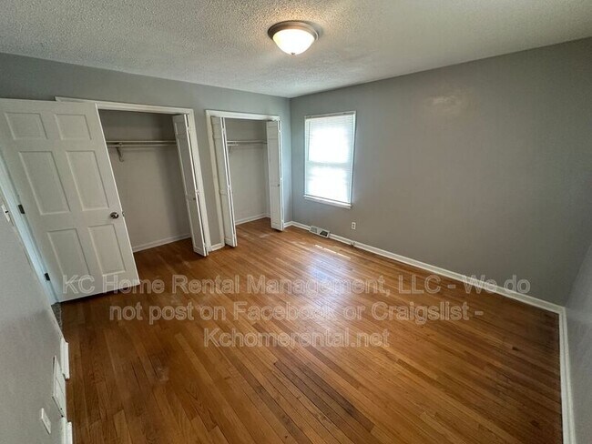 Building Photo - 710 NW Mock Ave