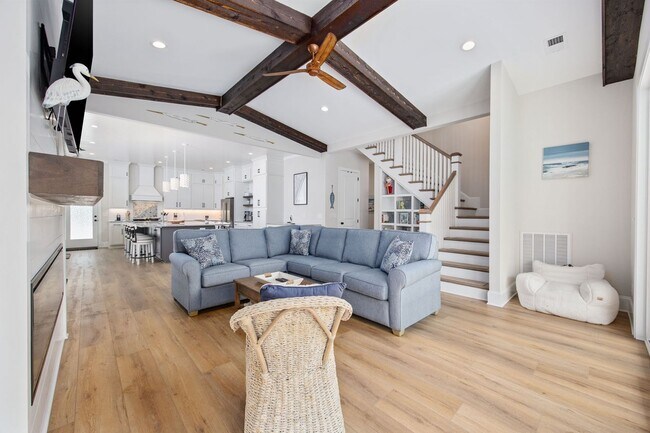 Building Photo - Gorgeous Custom Home Available for Snowbir...