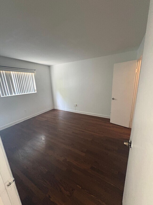 Building Photo - 1501 Crescent