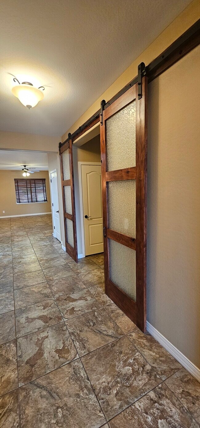 Building Photo - Welton Place