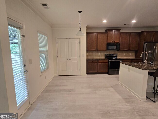 Building Photo - 2020 Beyers Landing Dr