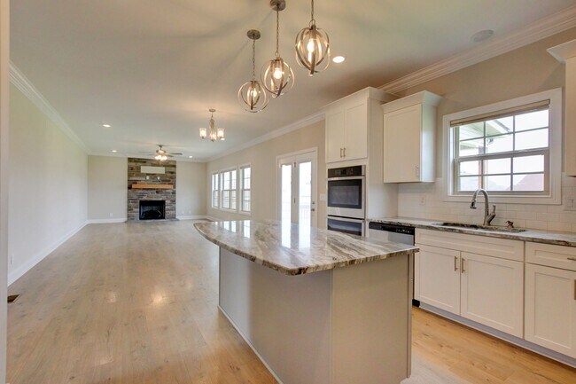 Building Photo - 230 Cotoneaster Ln