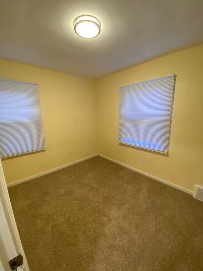 Building Photo - 776 John Daly St