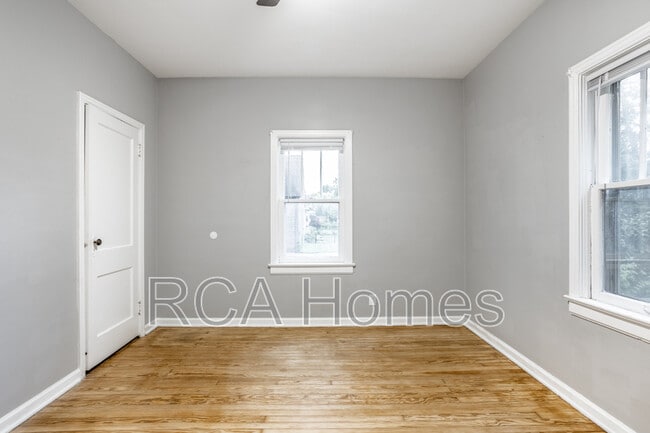 Building Photo - 1046 E Bradbury Ave