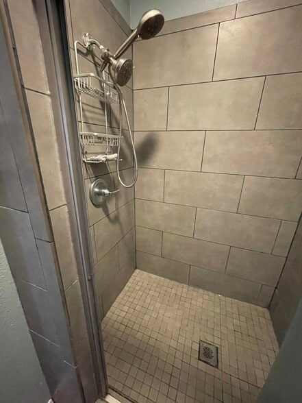 Building Photo - 19122 Clymer St