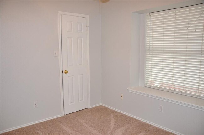 Building Photo - 1118 Pine Portage Loop
