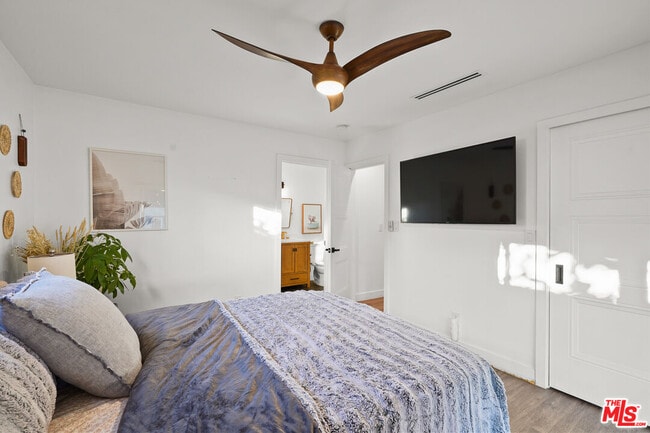 Building Photo - 14828 Saticoy St