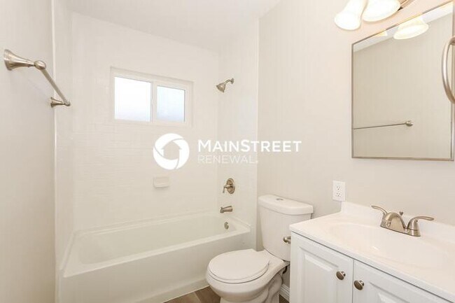 Building Photo - 4 Bedroom Pet-Friendly Home in North Las Vegas, NV with Main Street Renewal
