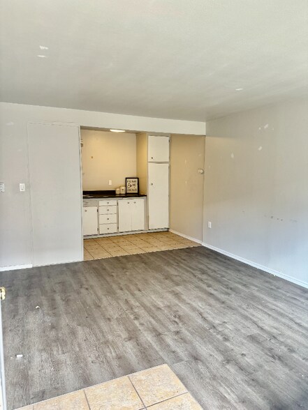 Building Photo - 1215 Queen Anne Ave N