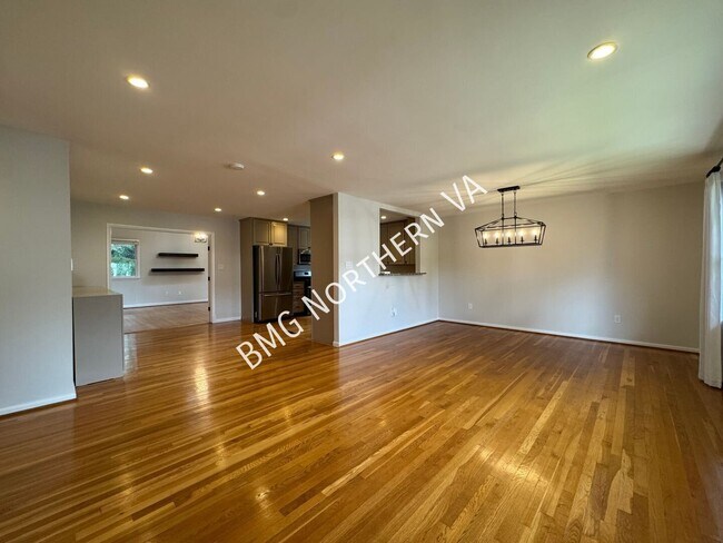 Building Photo - 1109 Hillcrest Dr SW
