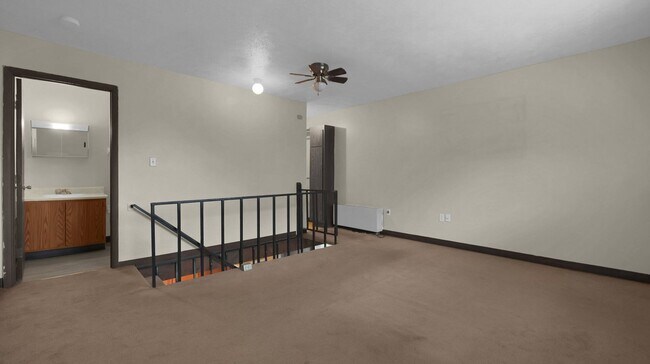 Building Photo - 1 Bedroom Townhouse Apartment