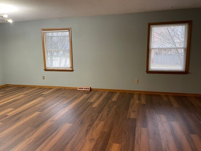 Building Photo - 1305 E Scovill St