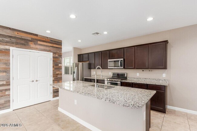 Building Photo - 29539 W Whitton Ave