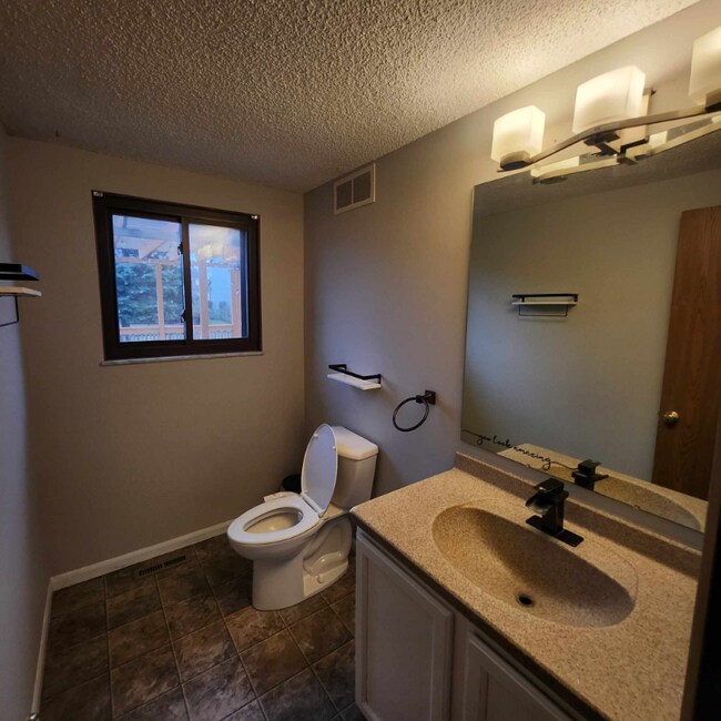 Building Photo - 2370 Walborn Dr