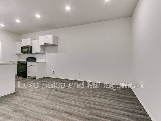 Building Photo - 8012 NW 110th Dr
