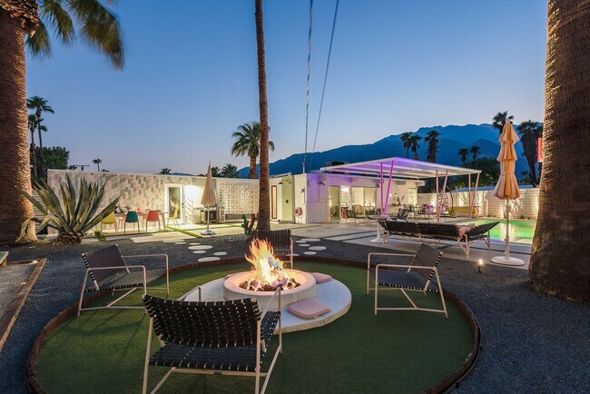 Building Photo - Retro Chic Oasis Saltwater Pool, Spa & Mnt...