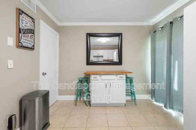 Building Photo - 507 Stinson Dr