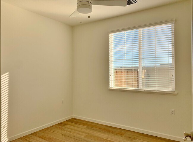 Building Photo - 1805 Monroe Ct