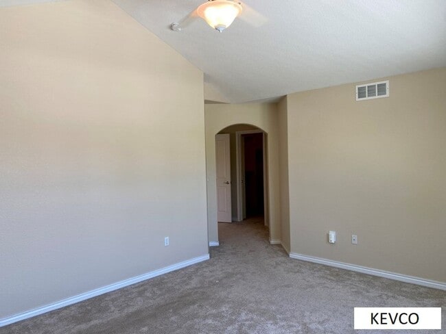 Building Photo - Amazing Three Bedroom Home With Office Space