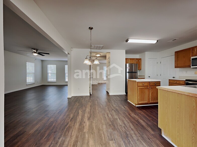 Building Photo - 9927 Spring Park Dr