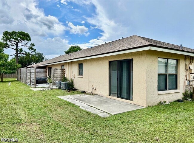 Building Photo - 1804 SW 21st Ln