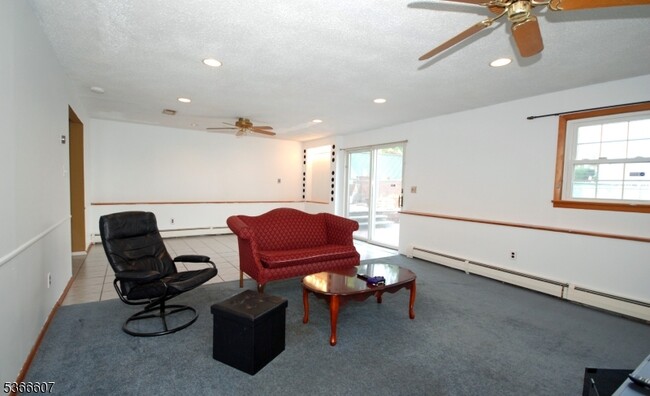 Building Photo - 561 Anderson Ave